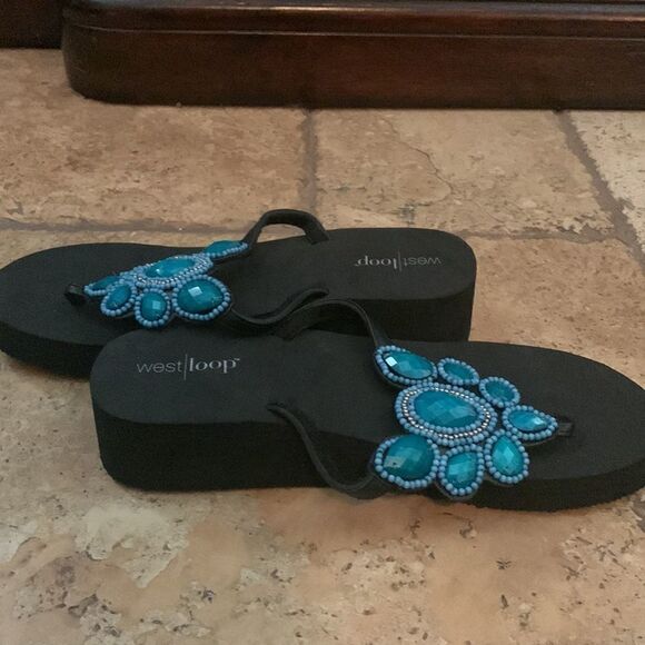 Two pairs of beaded wedge flip-flops 7/8 - Picture 6 of 10